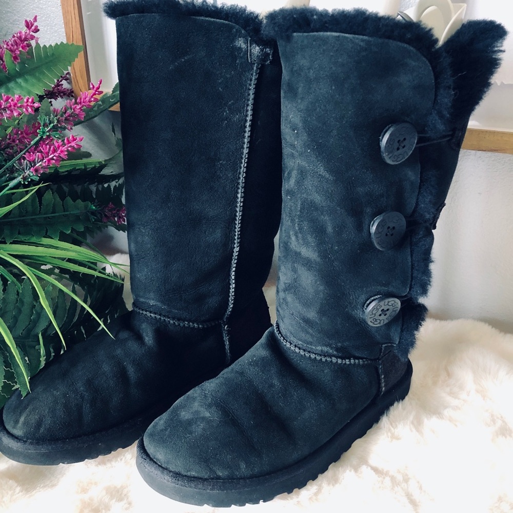 UGG BAILEY BUTTON TRIPLET II FOR WOMEN size 8